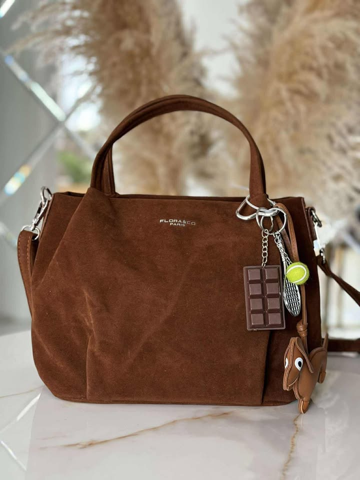 Torebka skóra ekologiczna FLORA&CO kuferek listonoszka brelok camel - obrazek 2