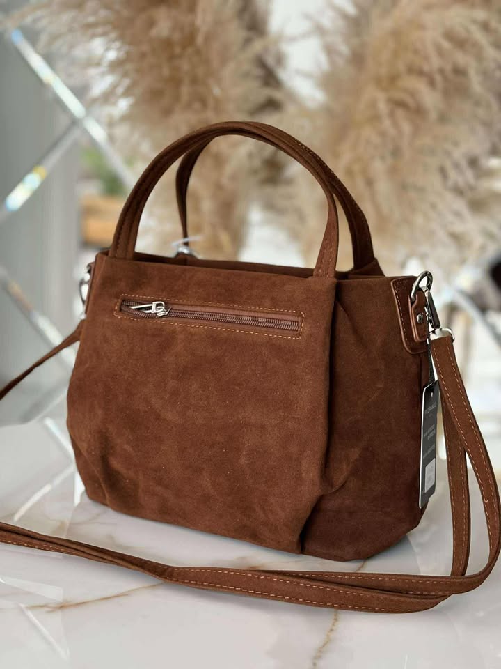 Torebka skóra ekologiczna FLORA&CO kuferek listonoszka brelok camel - obrazek 4