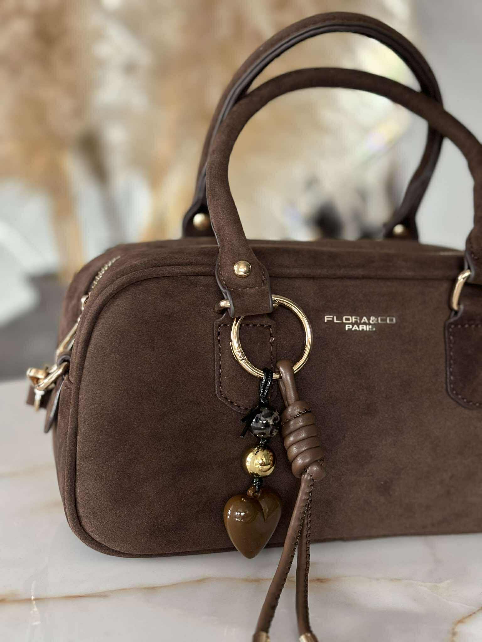 Torebka skóra ekologiczna FLORA&CO jamnik brelok gorzka czekolada - obrazek 3