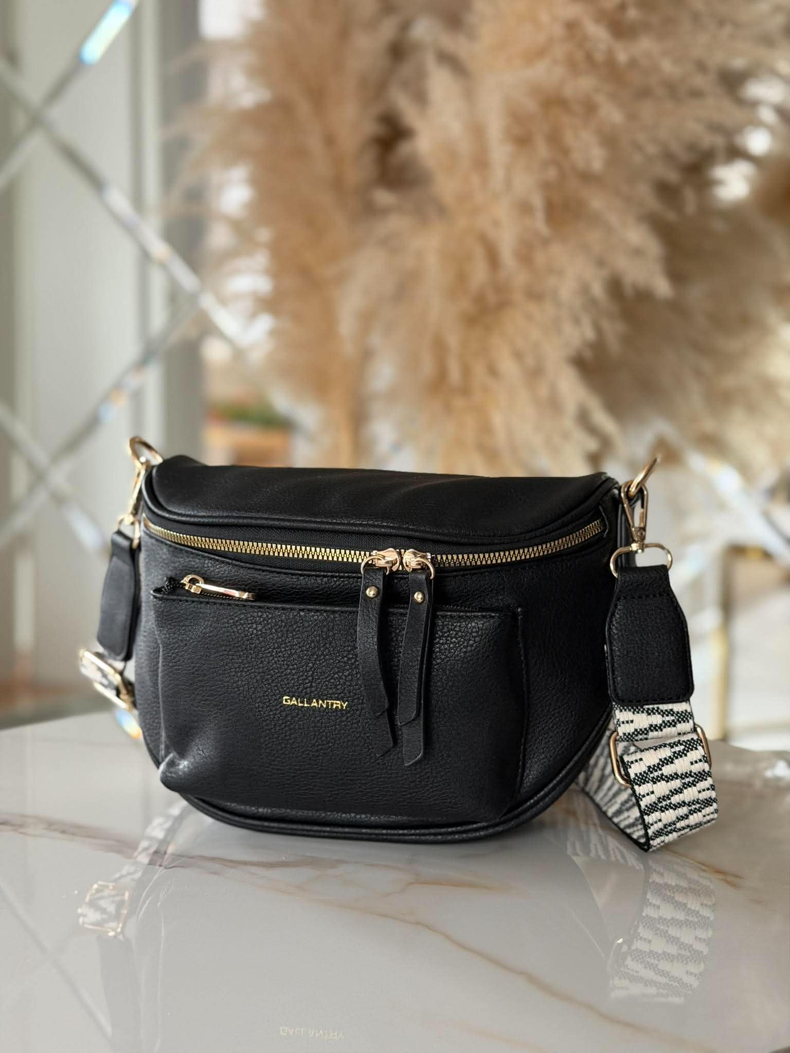 Torebka GALLANTRY chlebak listonoszka czarna